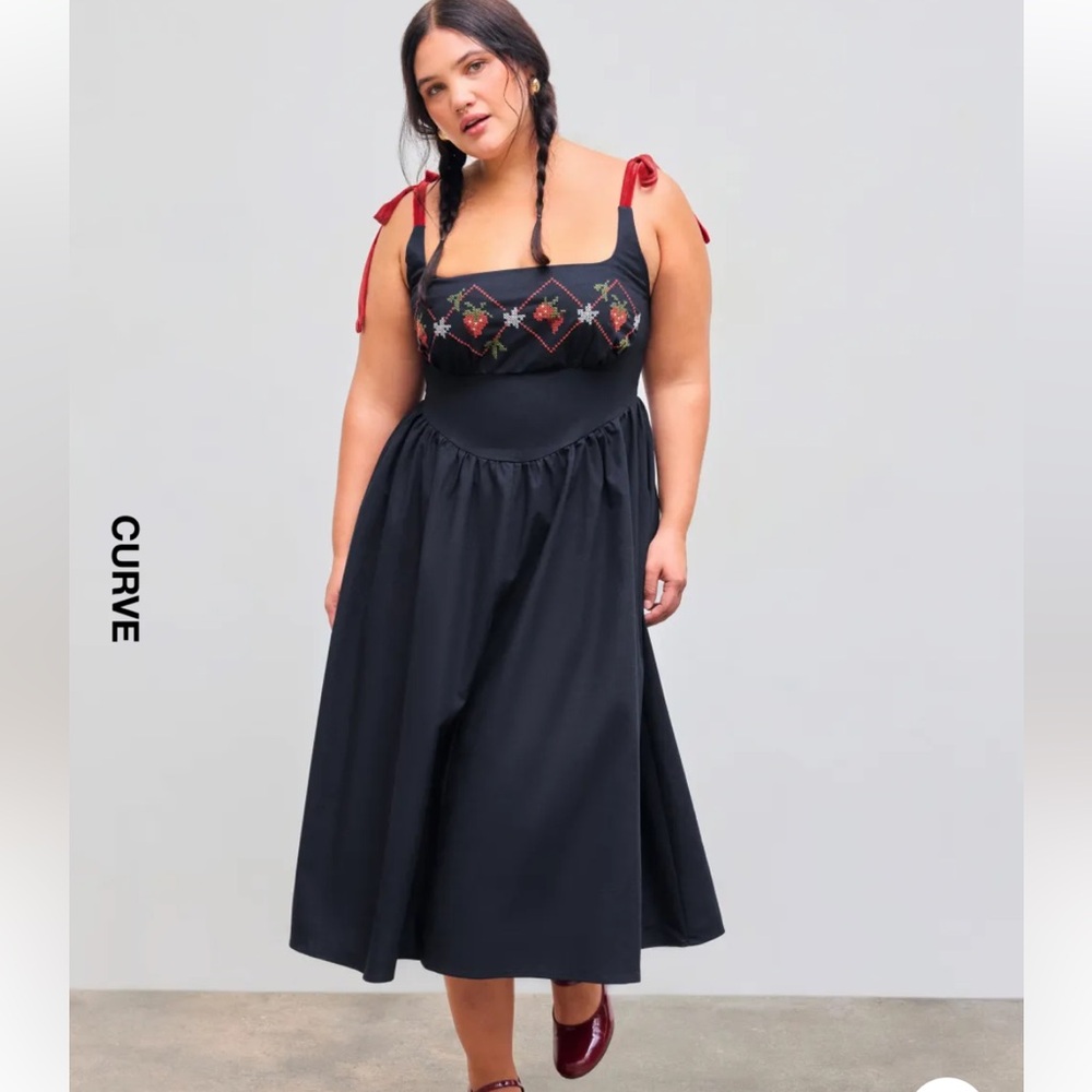 Cotton midi-dress. Strawberry embroidered 🍓